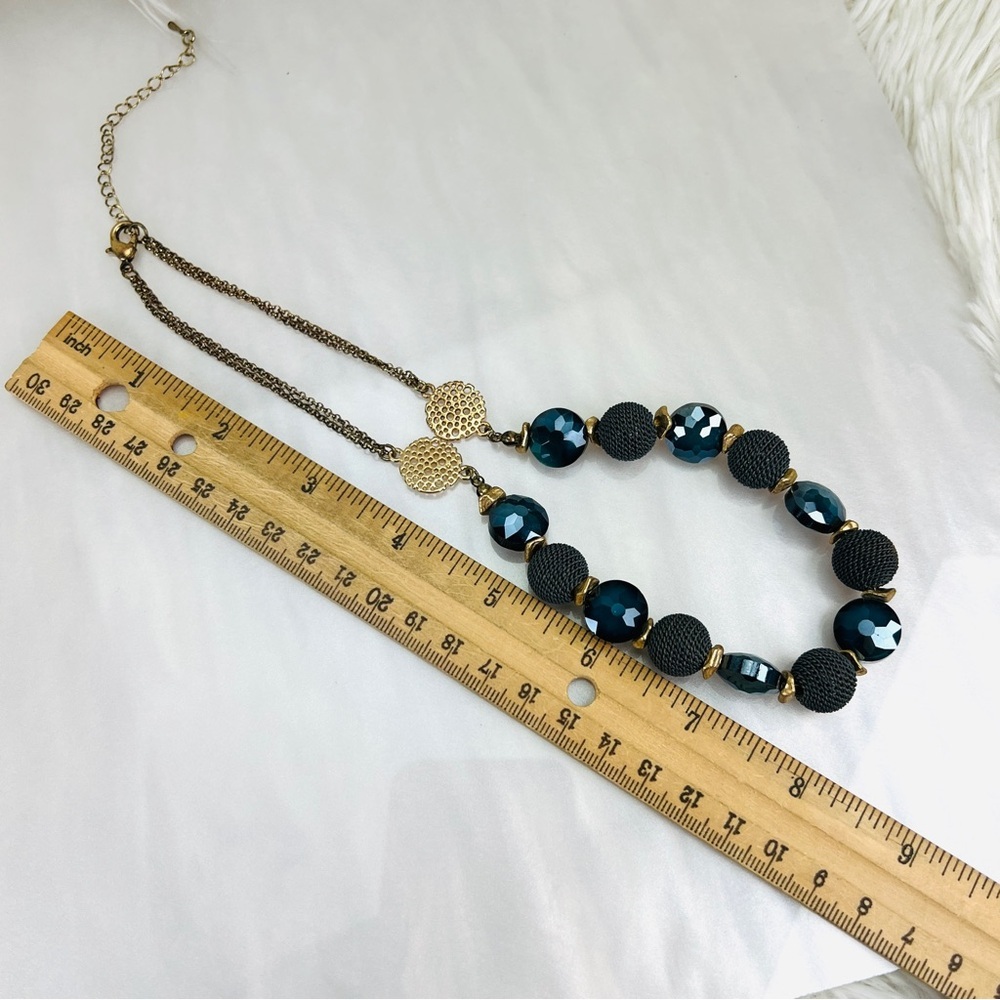 Gorgeous, vintage weighted, reflective, blue accent necklace - Picture 9 of 9